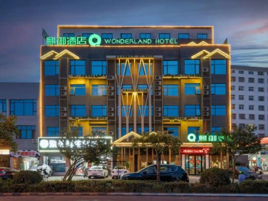 Kee Royal Hotel (Dengzhou Hua Chau Academy Store)