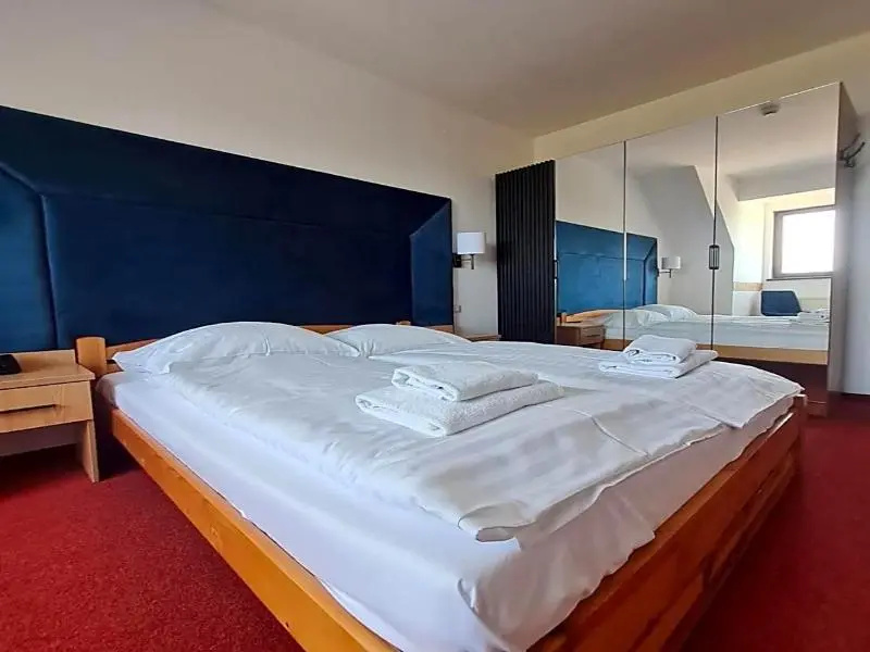 Ski Hotel — 3