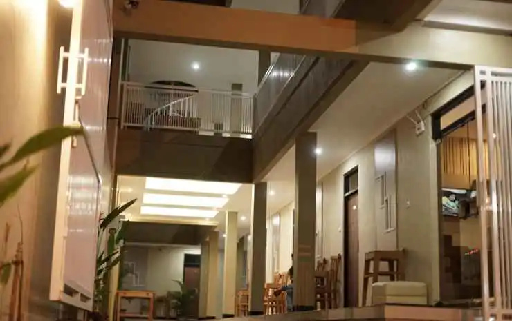 Lobby & Reception