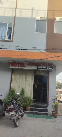 OYO 77636 Hotel Lakhdatar Palace