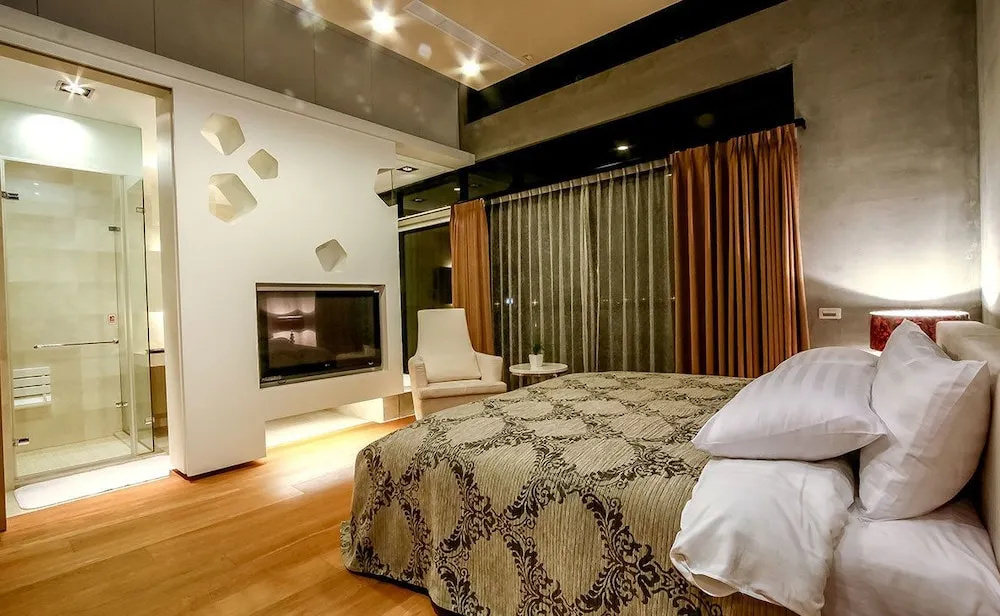 Superior Double room with balcony (full double bed)