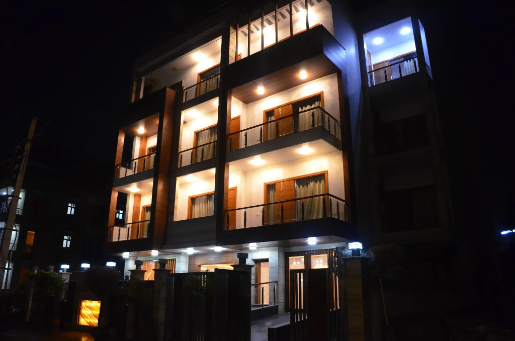 Hotel Platinum Palace Near Medanta Hospital Sector 38