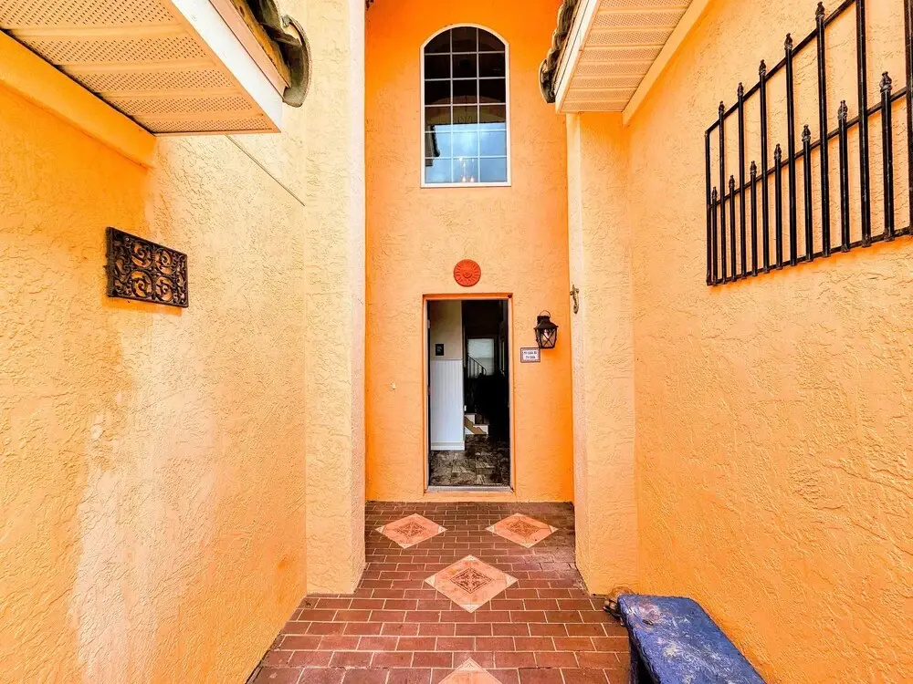 Coral Casa - Amazing Pool House Next to the Beach! 3 Min Walk! Awesome Pool!
