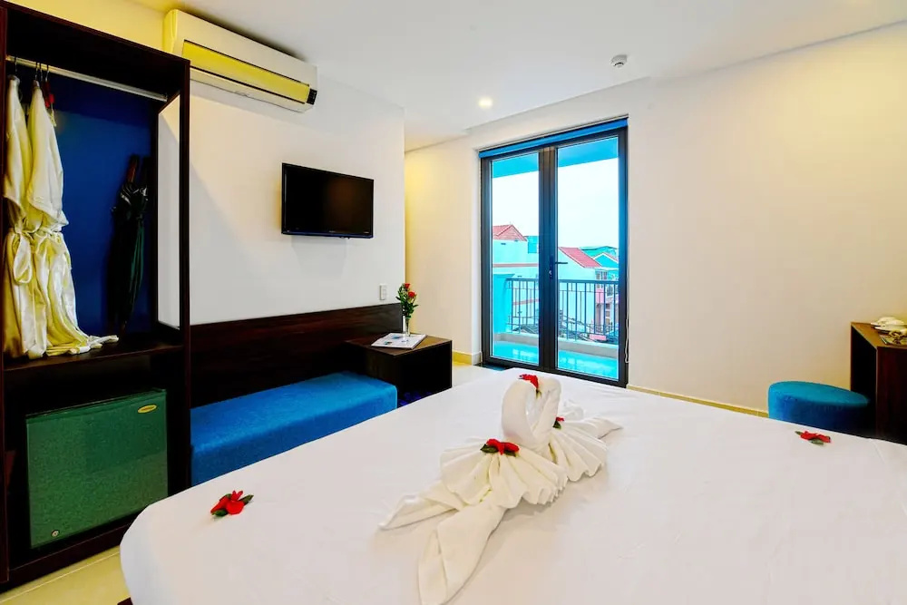 Deluxe Double room with balcony (full double bed)