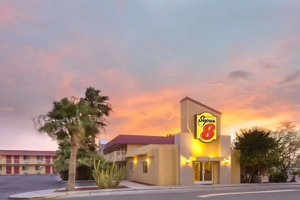 Super 8 by Wyndham Eloy