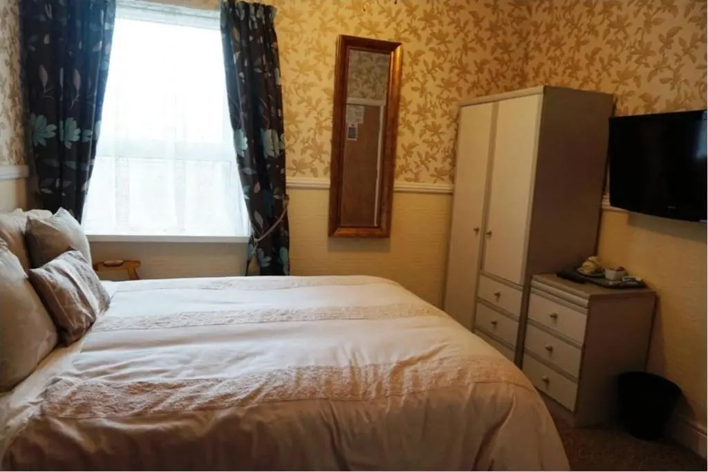 Deluxe Double room (full double bed)