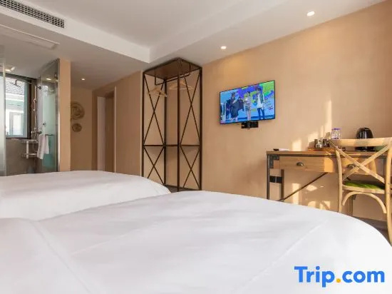 Standard Double Family room with balcony (twin beds)