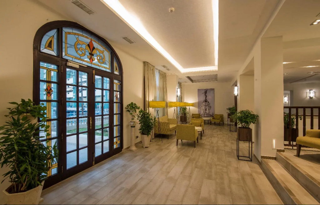 Lobby & Reception
