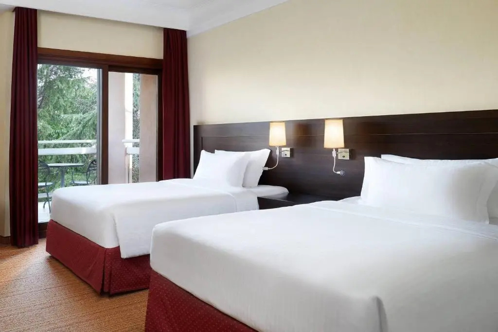 Guest Double room with balcony (twin beds)