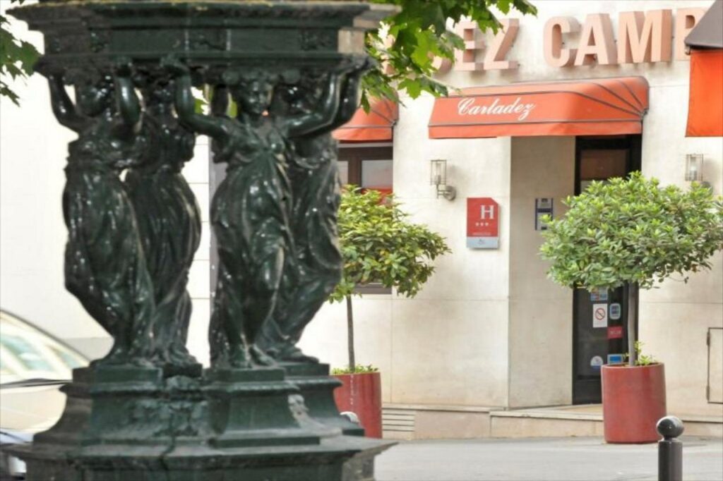 Hôtel Carladez Cambronne by null