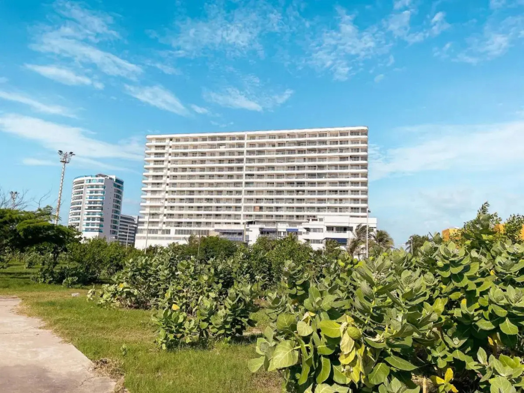 Cartagena Beach Resort