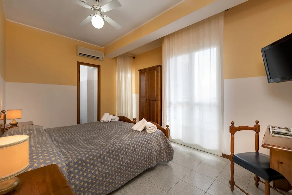 Standard Triple room with balcony
