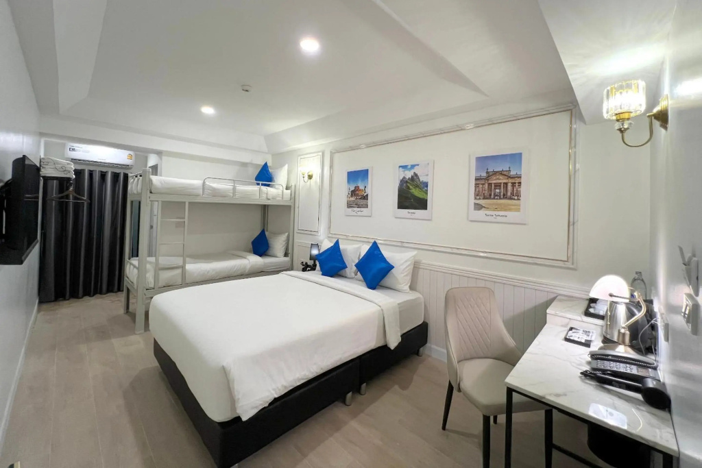 Travelier Hostel — фото