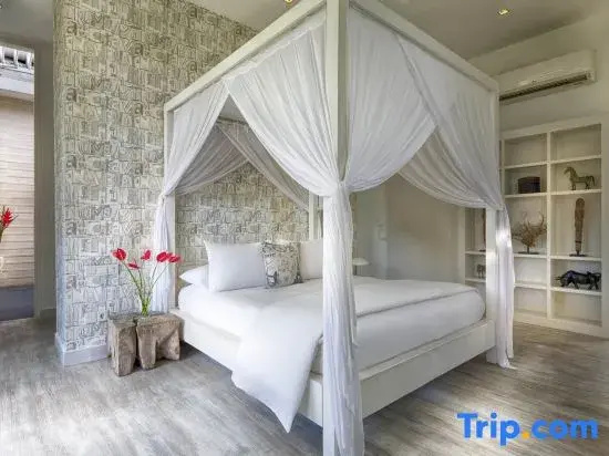 5 Bedrooms Luxury Villa