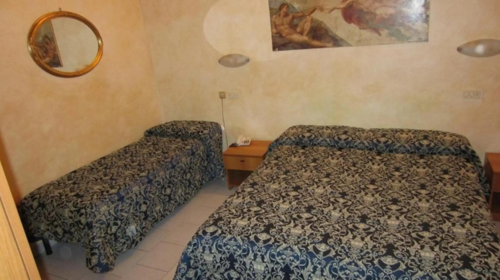 Standard Triple room