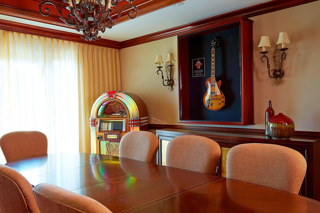 Double Suite with balcony (full double bed)