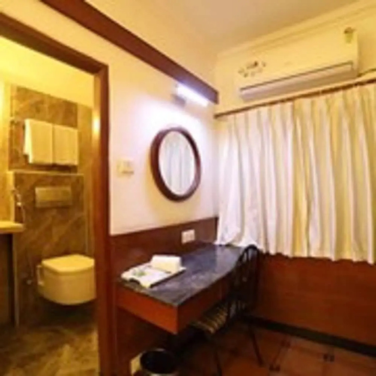 Double Suite (full double bed)