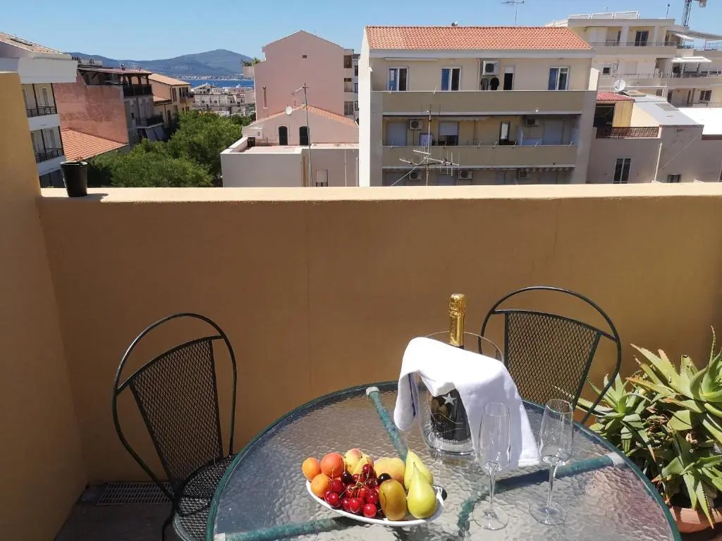 Deluxe Double room with sea view (full double bed)