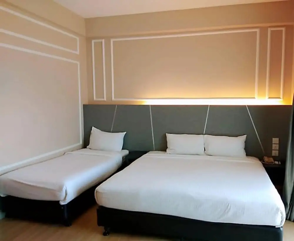 Deluxe Triple room with balcony