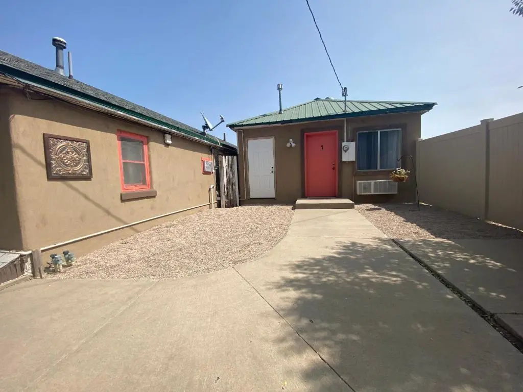Lamplighter Lodge