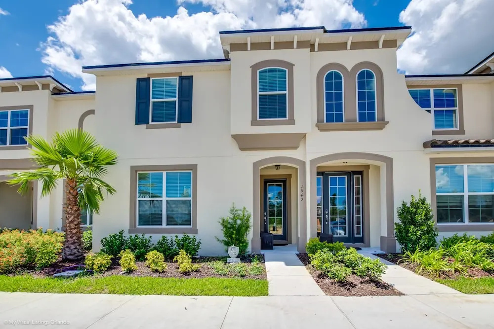5 Bedroom 4.5 Bathrooms With Pool