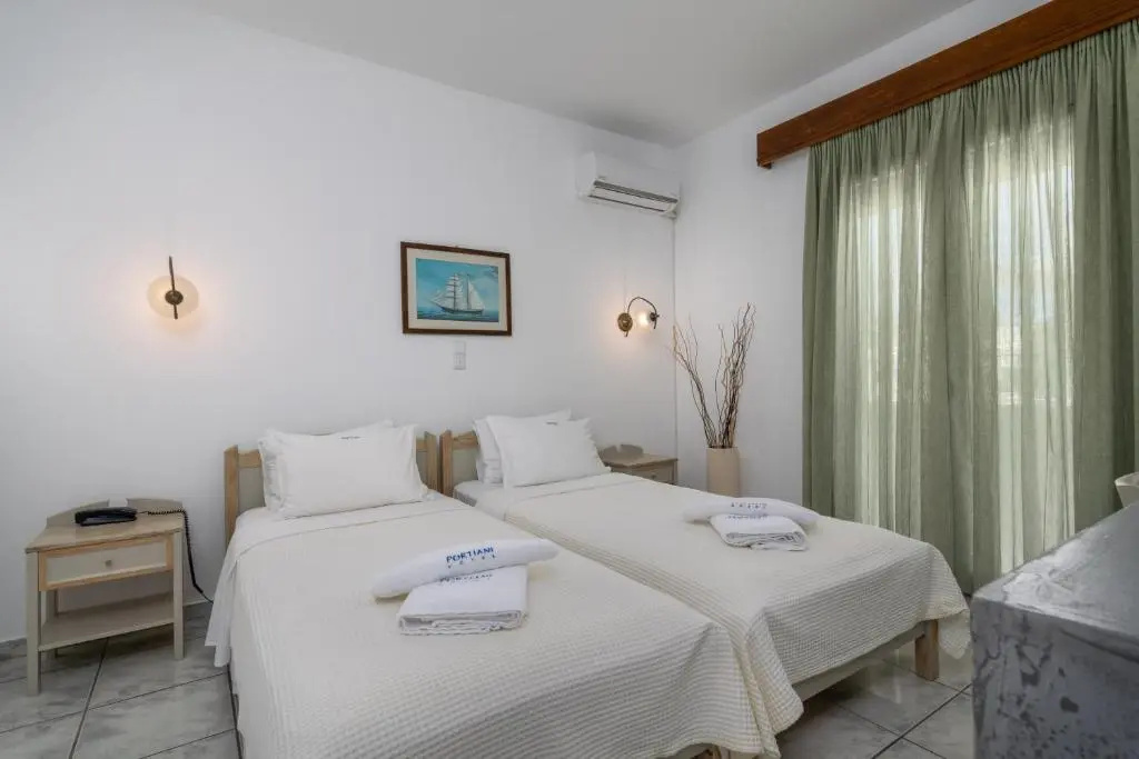 Standard Double room with street view (twin beds)
