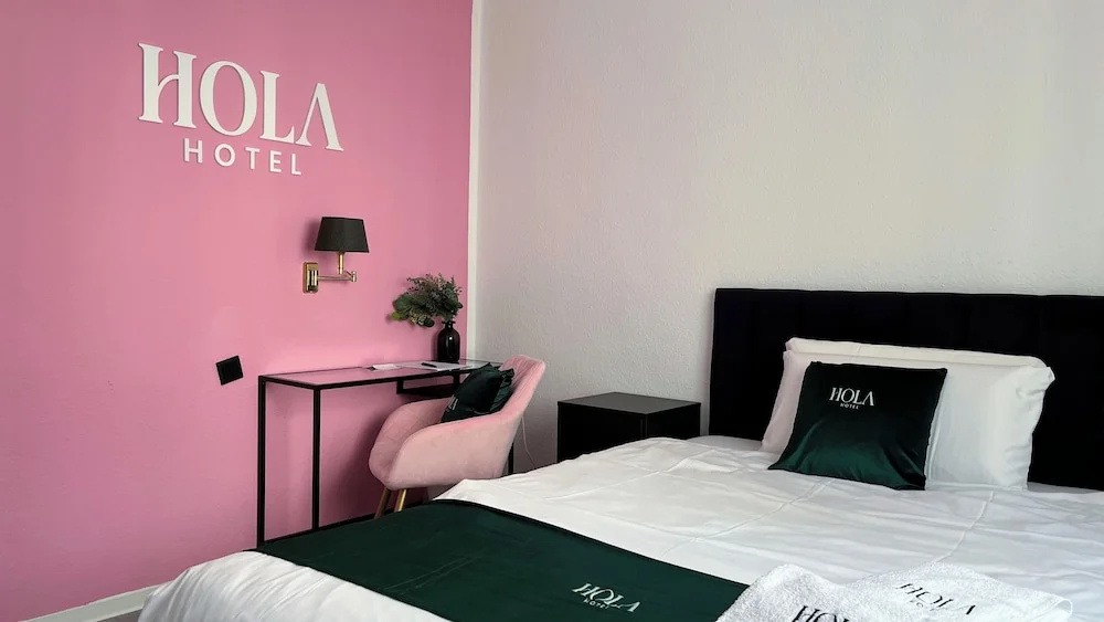 Hola Hotel — 2