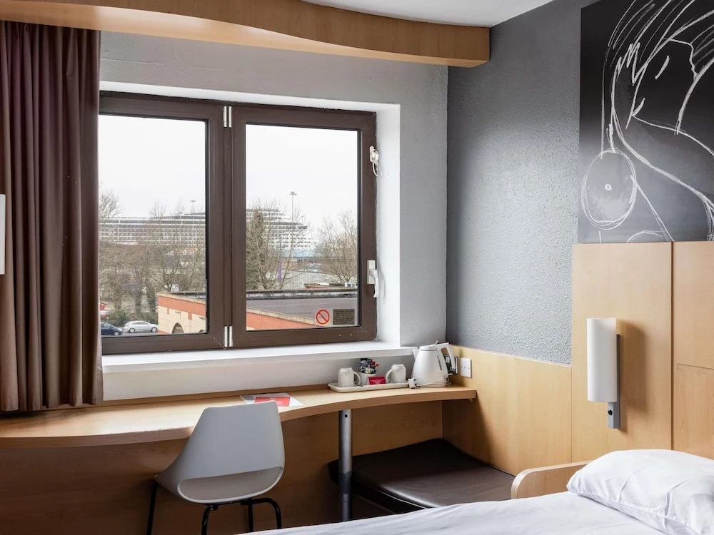 ibis Southampton Centre Room Type - Standard Double Room with Harbor View