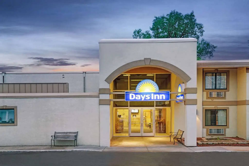 Days Inn by Wyndham Bloomington West