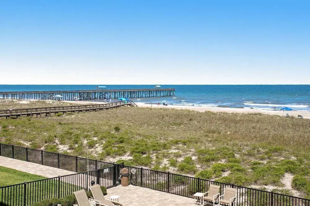 Oceanfront Corner Condo With Sunrise-view Balcony, Pool & 1-minute Walk to Beach