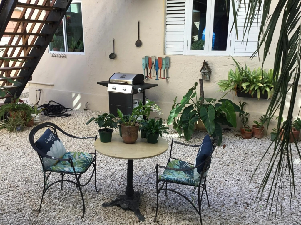 One bedroom Apt 30 steps from prime beach generator parking included