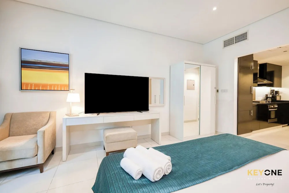 The Cosmopolitan Spacious Studio — 3