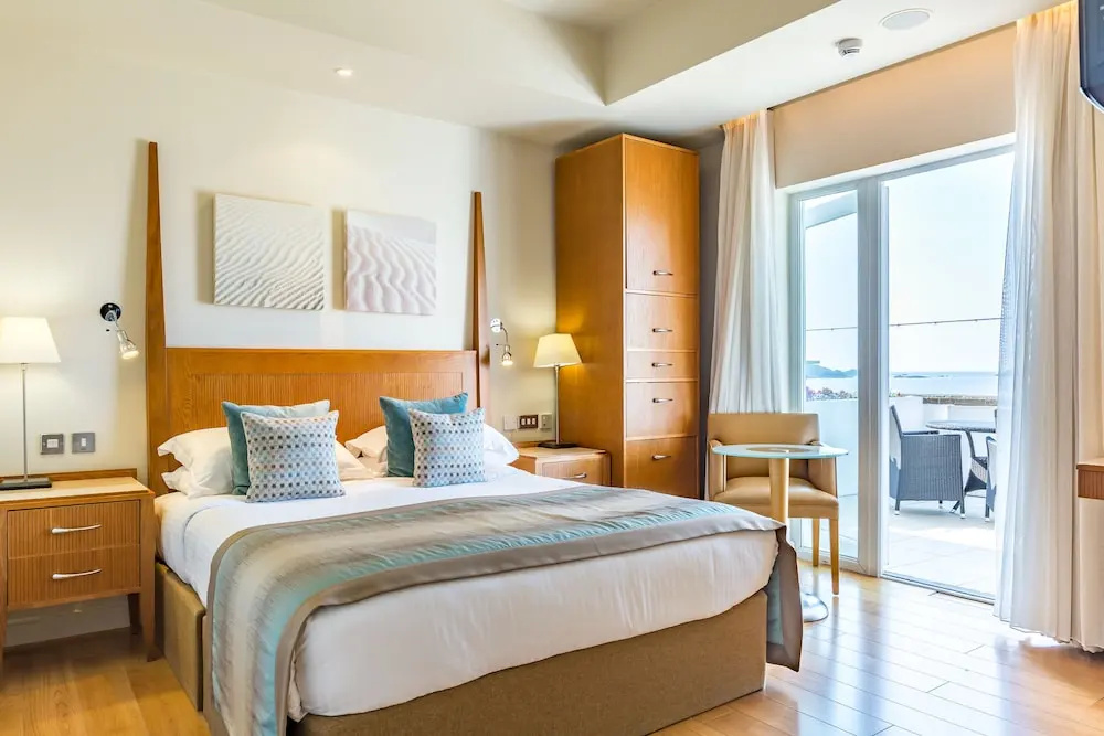 Executive Double room with ocean view (full double bed)