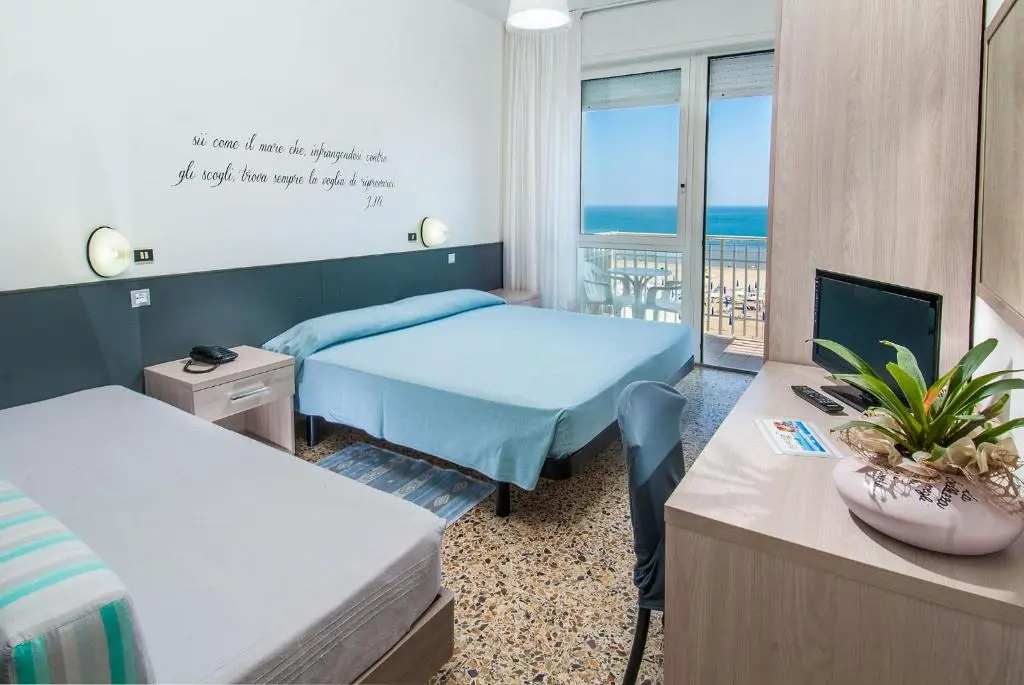 Standard Triple room