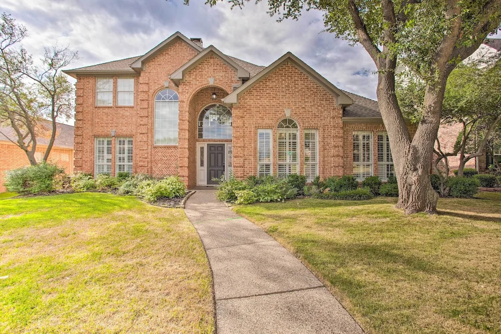 Elegant Plano Home w/ Private Outdoor Pool!