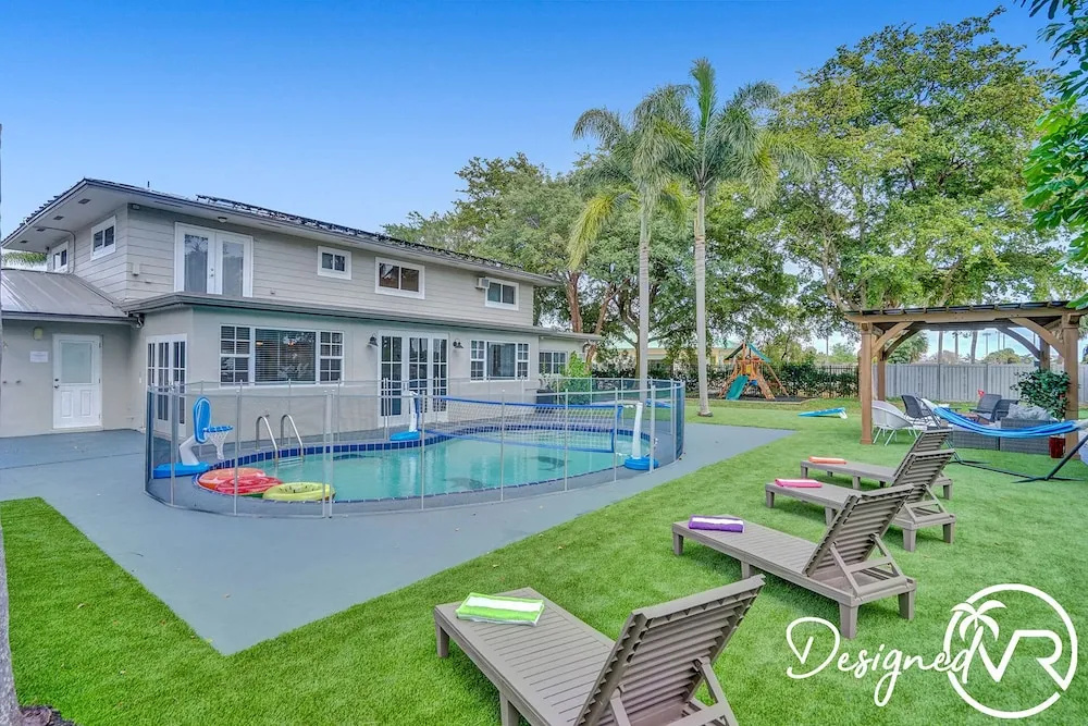 8BR Family Resort with Pool & Playground