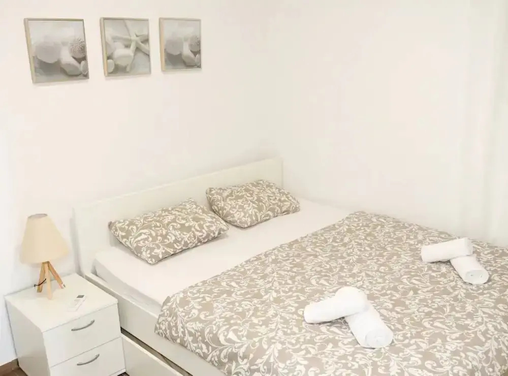 Stylish Okrug Gornji Apartment With Terrace and Patio