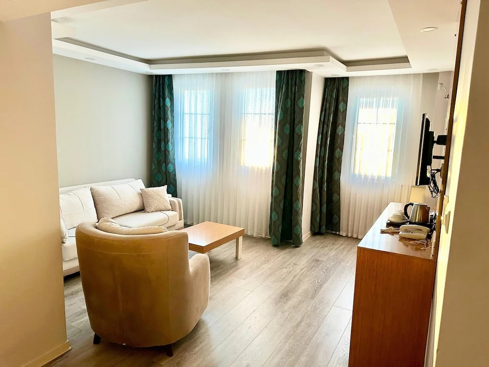 Deluxe Suite