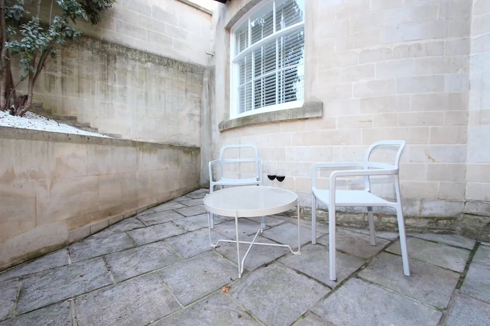 1 Kings Road Executive Studio Apartment
