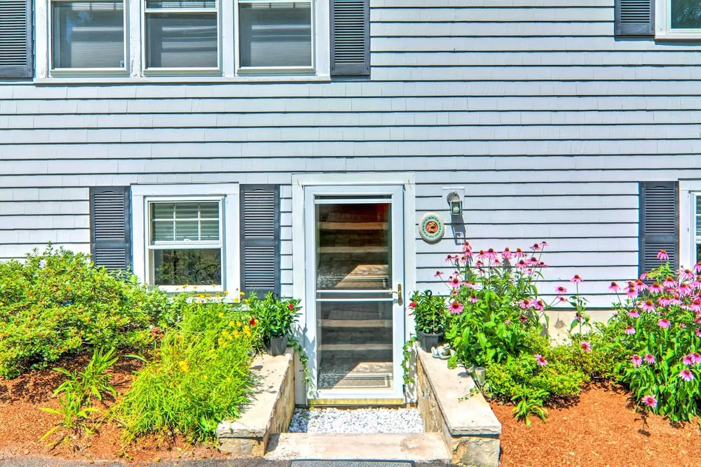 3 Mi to Bourne Scenic Park: Quaint Cape Cod Apt