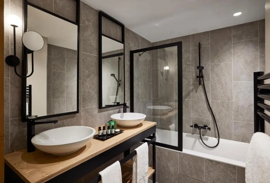 Standard Double room with mountain view (full double bed)