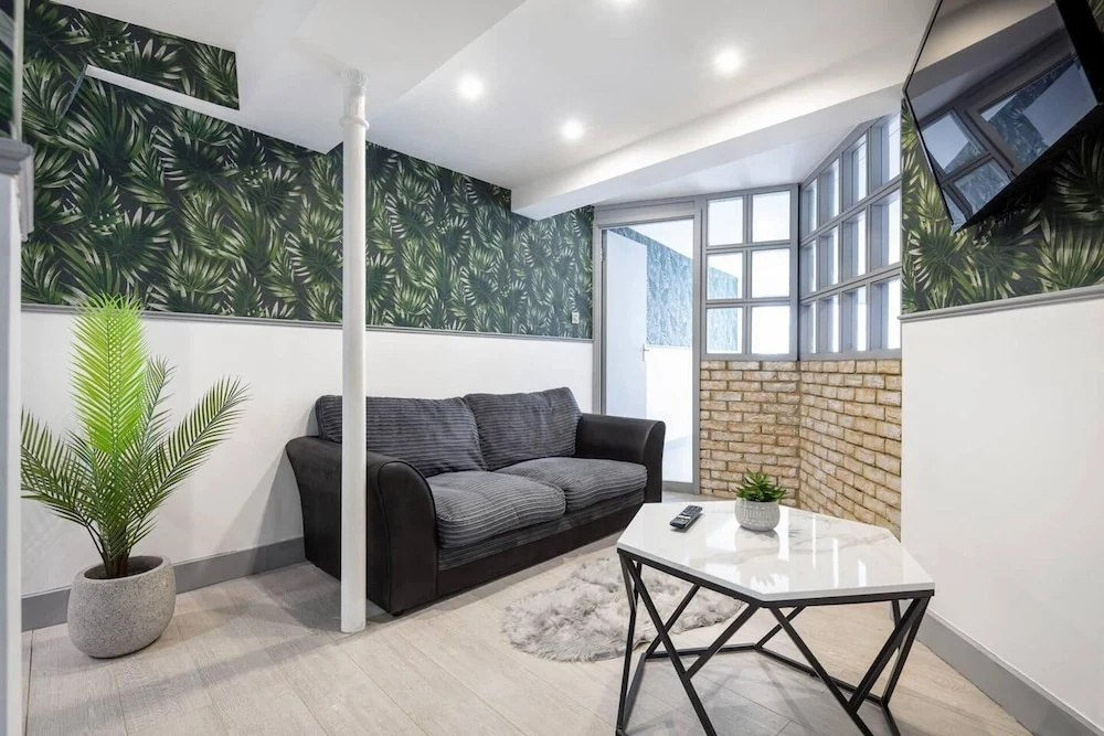 1-bed Flat in West London, Sleeps 2