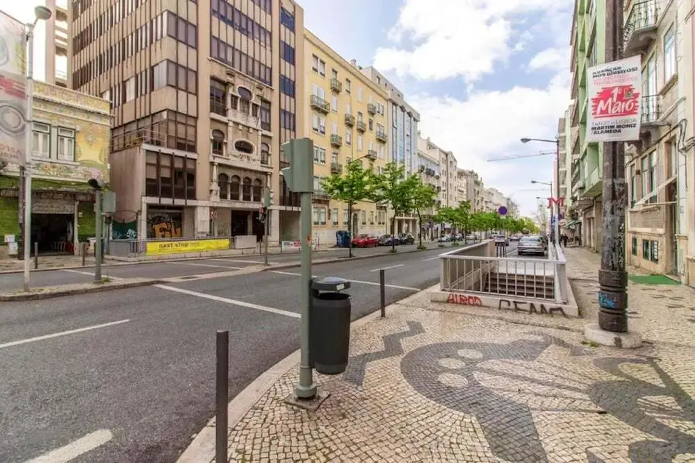 Brand new fully furnished hostel just 20 meters from Anjos metro station - 10