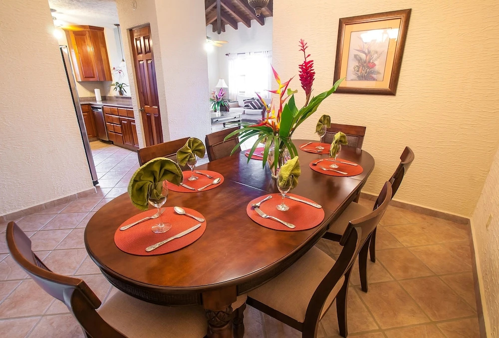 Clarion Suites Roatan at Pineapple Villas - Chambres