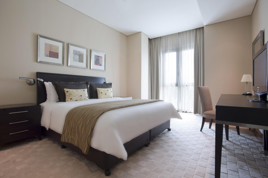 Отель Shangri-La Hotel Apartments Qaryat Al Beri в Абу-Даби