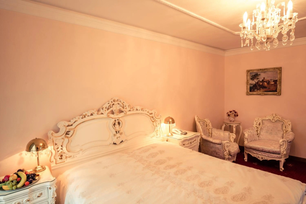 LH Hotel Gold — 5