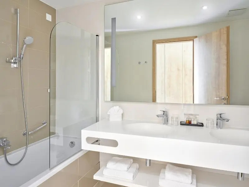 Superior Double room with balcony (full double bed)