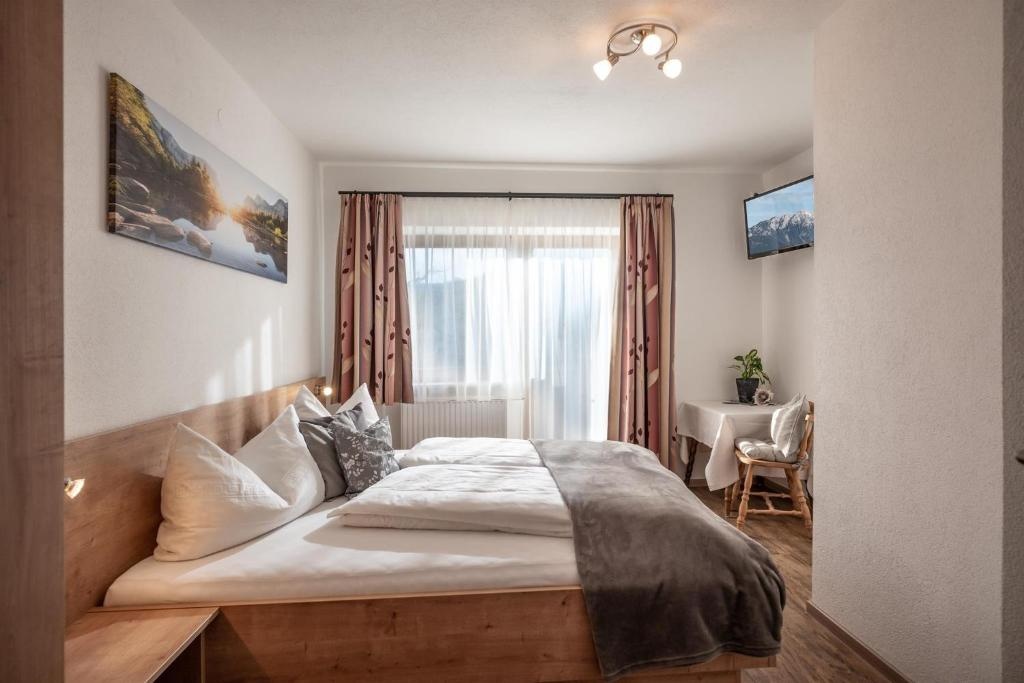 3 Bedrooms Apartment