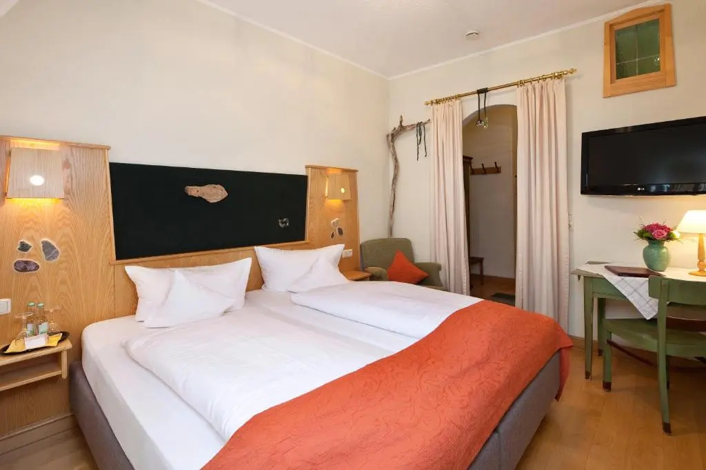 Standard Double room (full double bed)