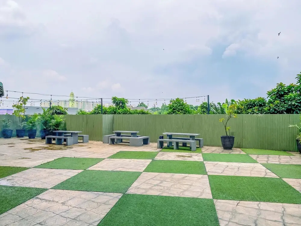 Cozy And Homey 2Br At Nifarro Park Apartment